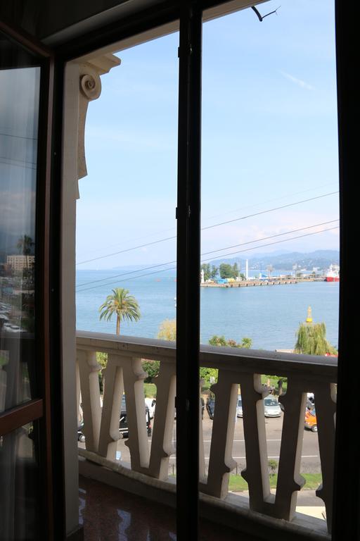 Odisea Apart Hotel Batoumi Extérieur photo