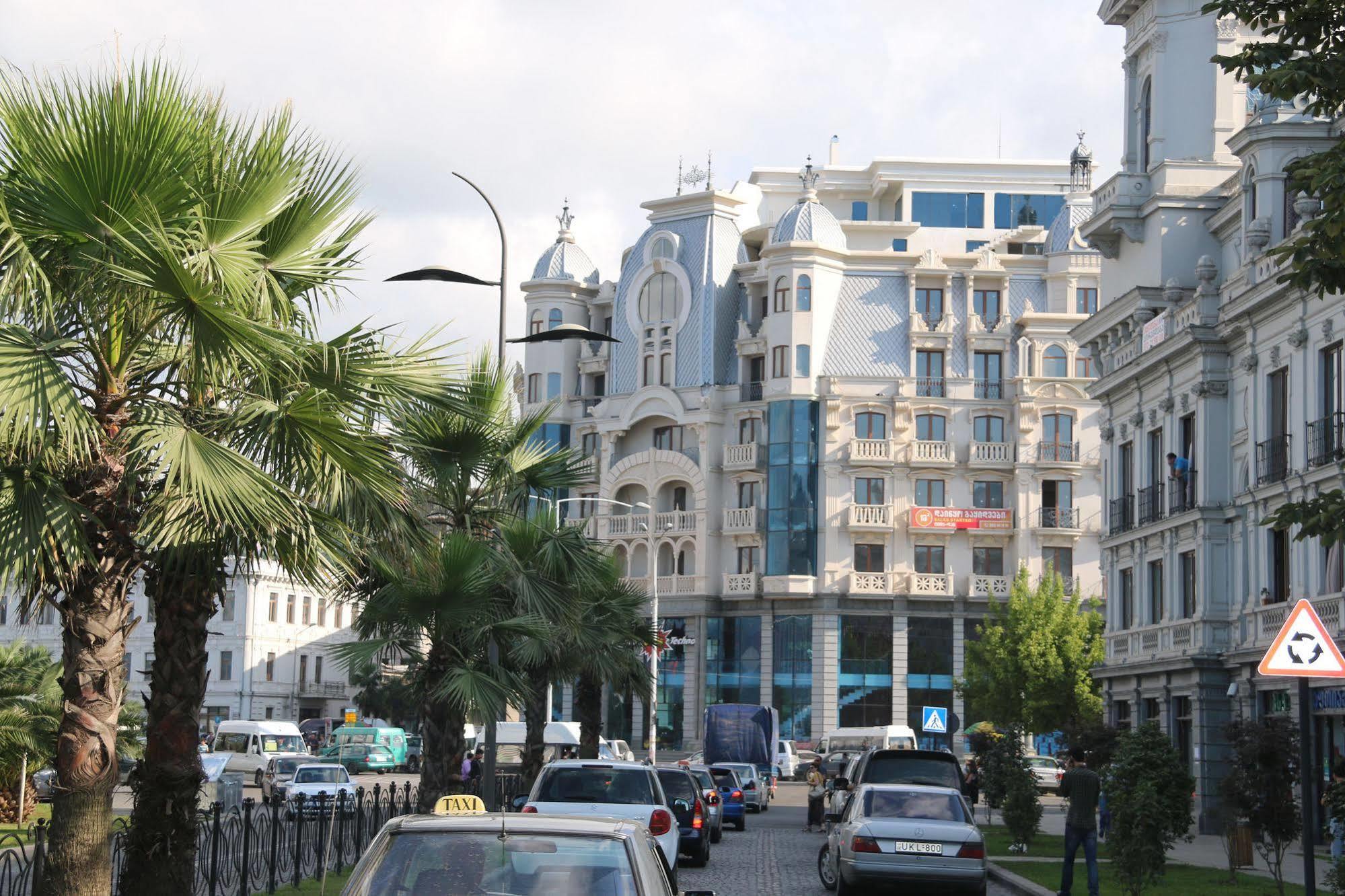 Odisea Apart Hotel Batoumi Extérieur photo